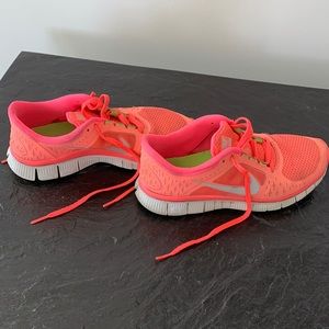 Neon pink Nike Free Run 3 sneakers, sz 8.5